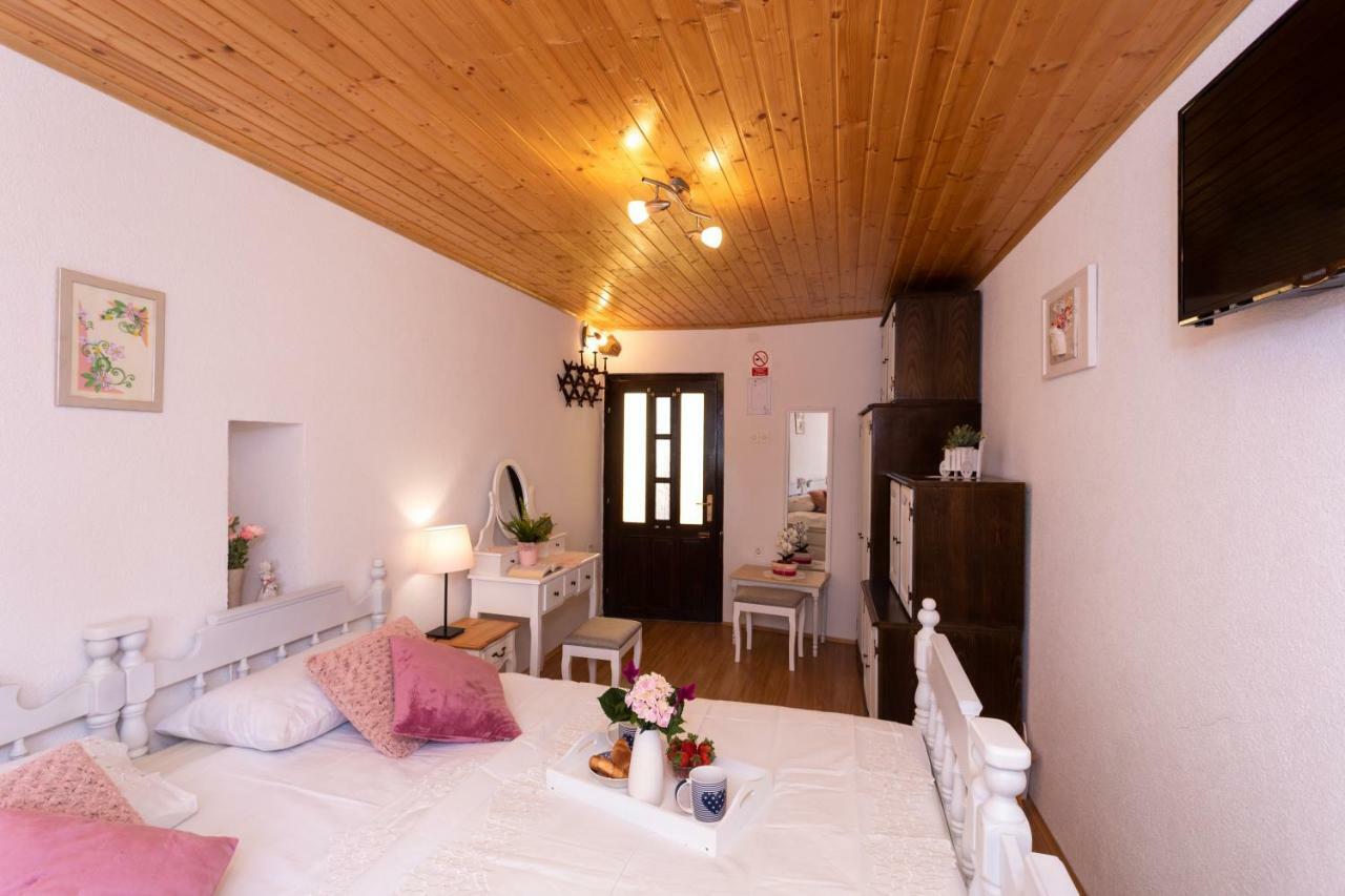 Apartman Verbenia Vrbnik Bagian luar foto