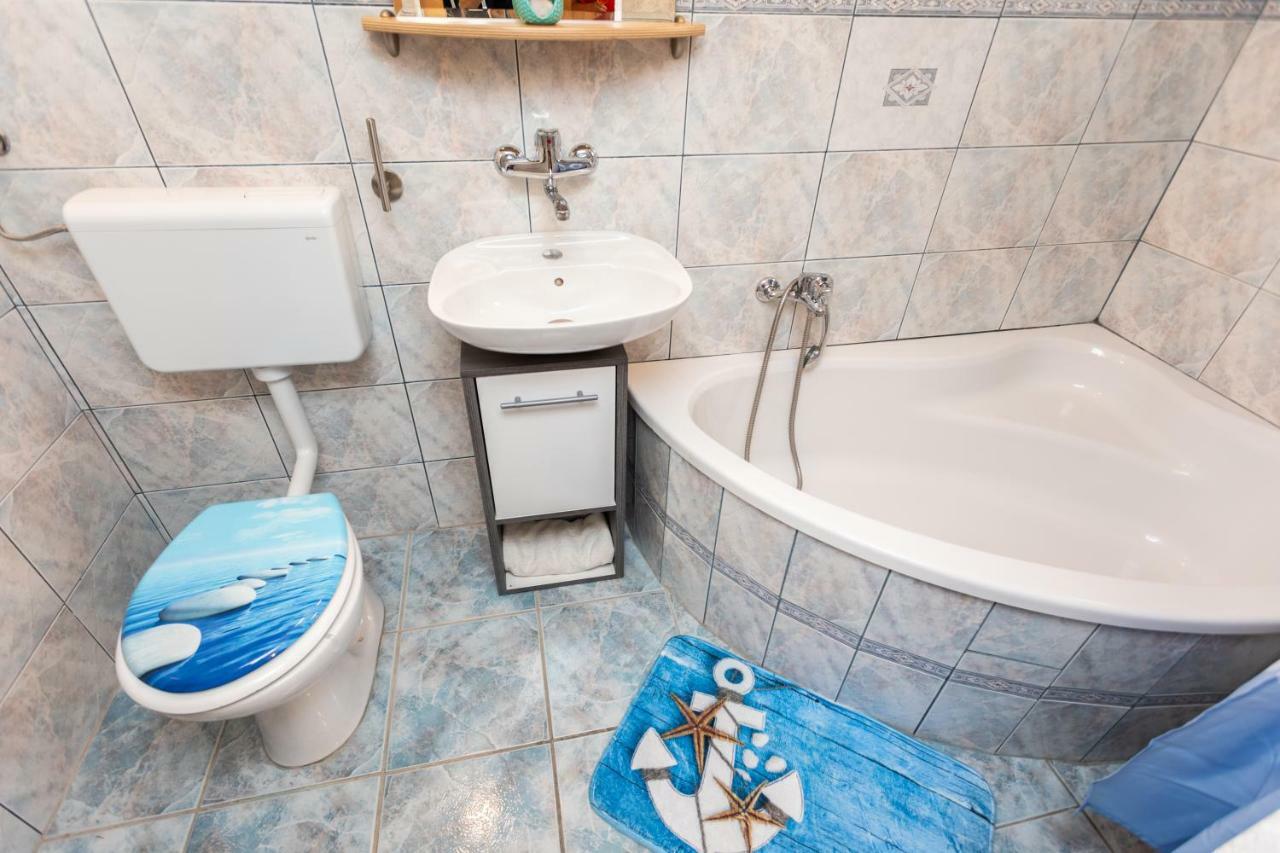 Apartman Verbenia Vrbnik Bagian luar foto