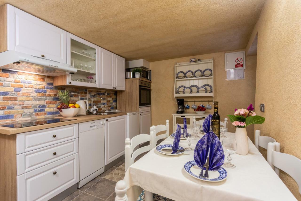 Apartman Verbenia Vrbnik Bagian luar foto
