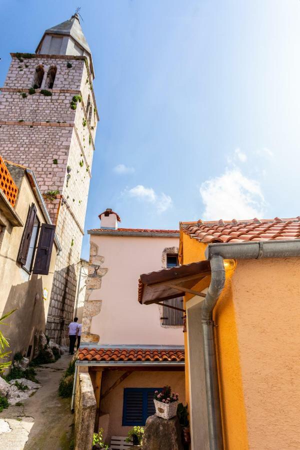 Apartman Verbenia Vrbnik Bagian luar foto